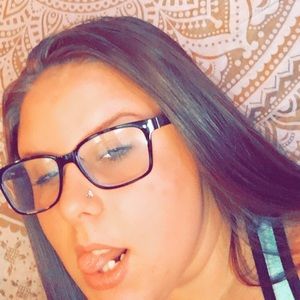 Meet your Posher, Isabel